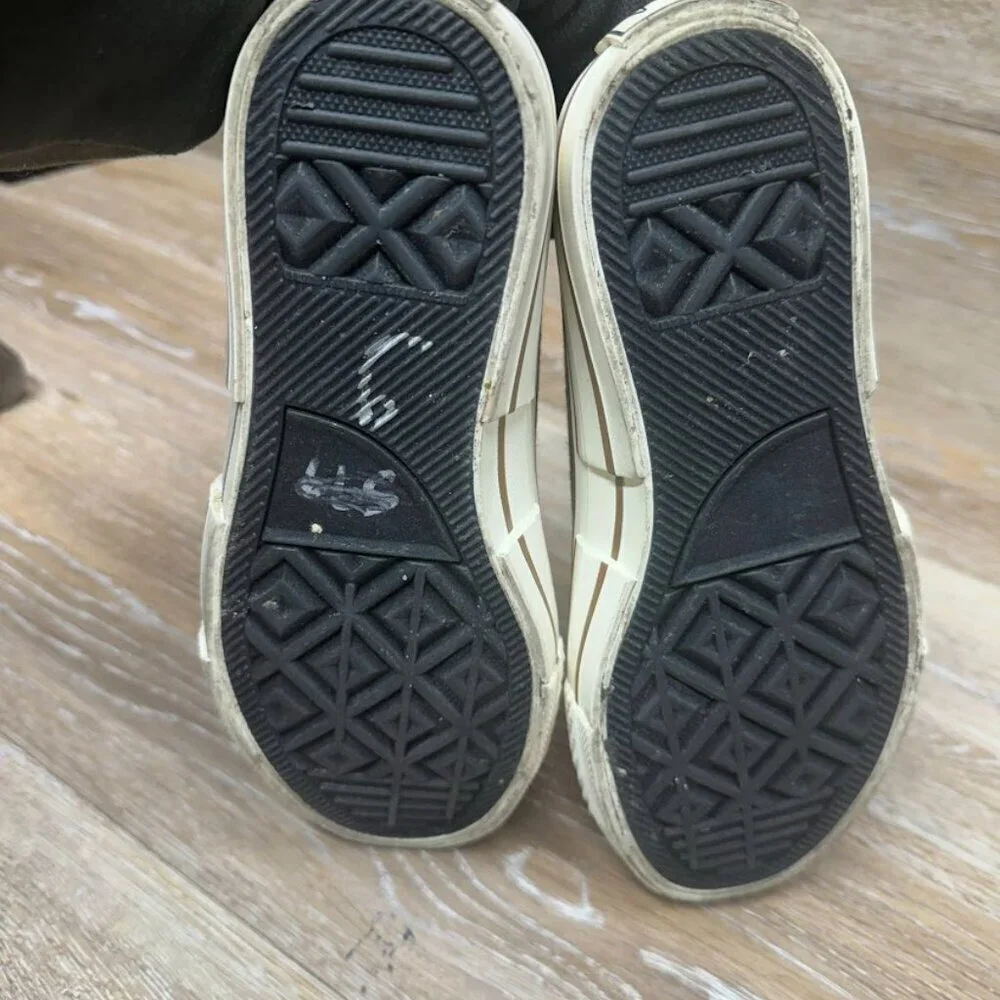 Very G Driana Gray Canvas Sneaker Women's Size 6